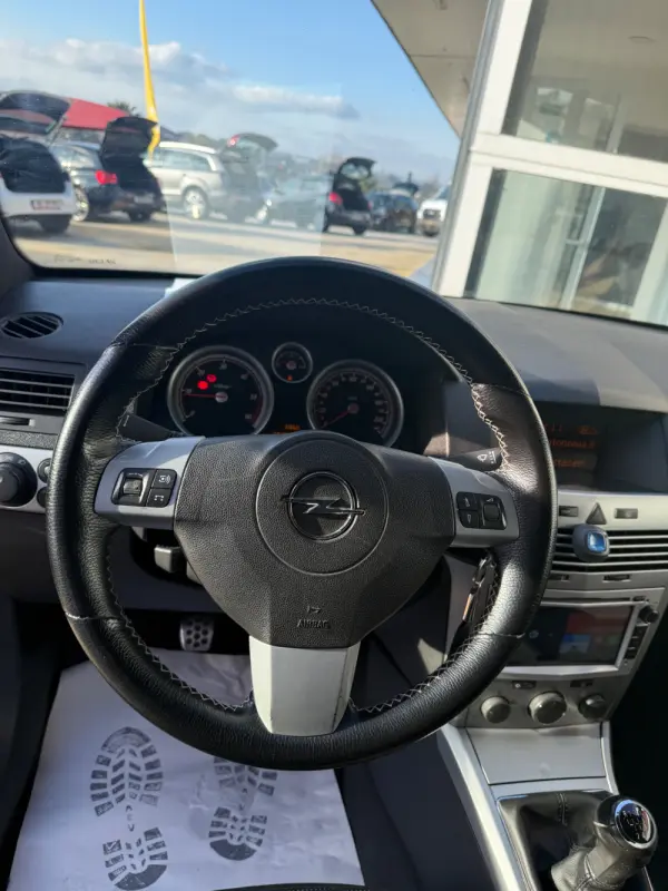 Opel Astra GTC 1.9 CDTI 6