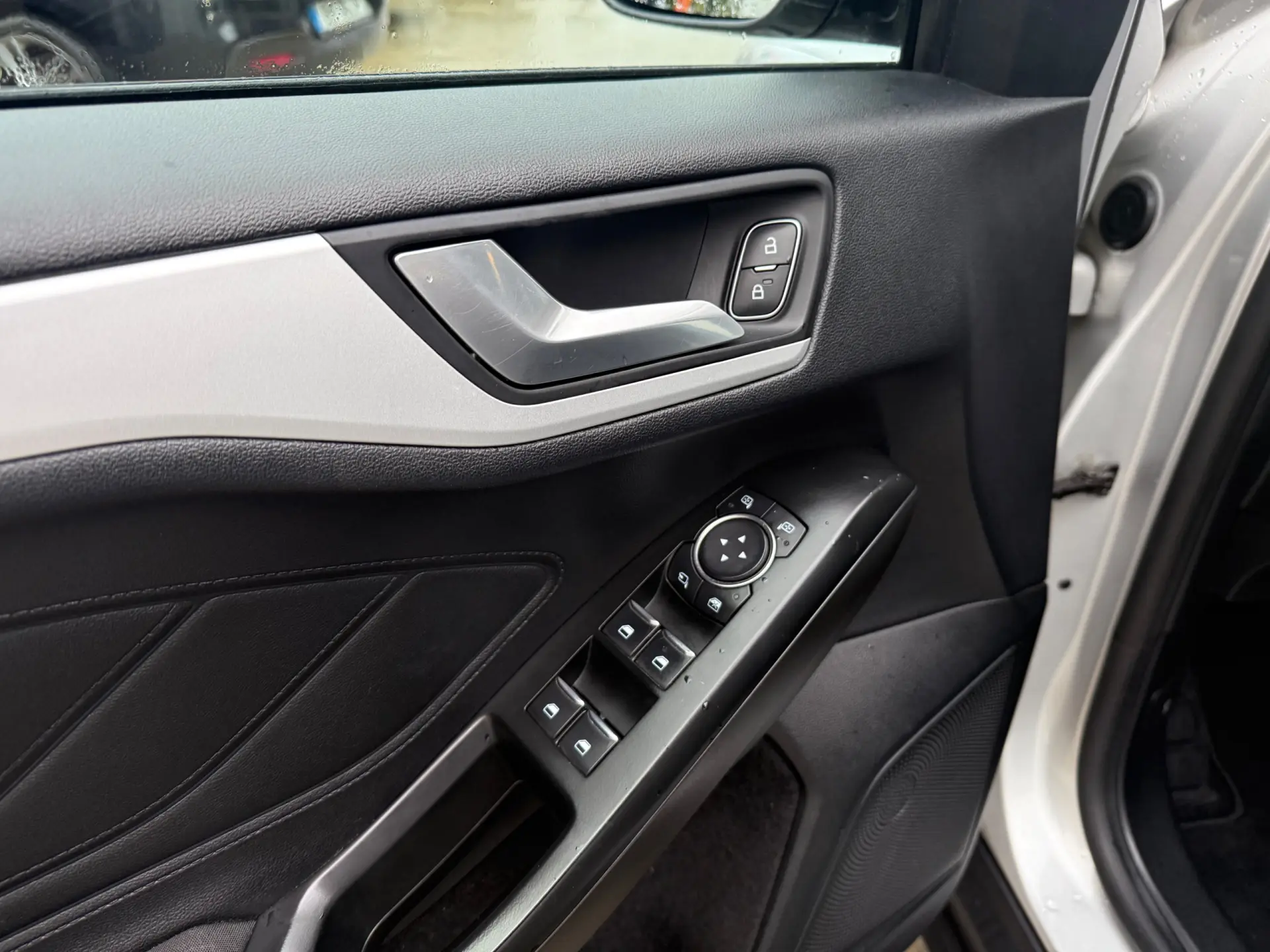 Ford Focus SW 1.5 TDCi EcoBlue Connected 9