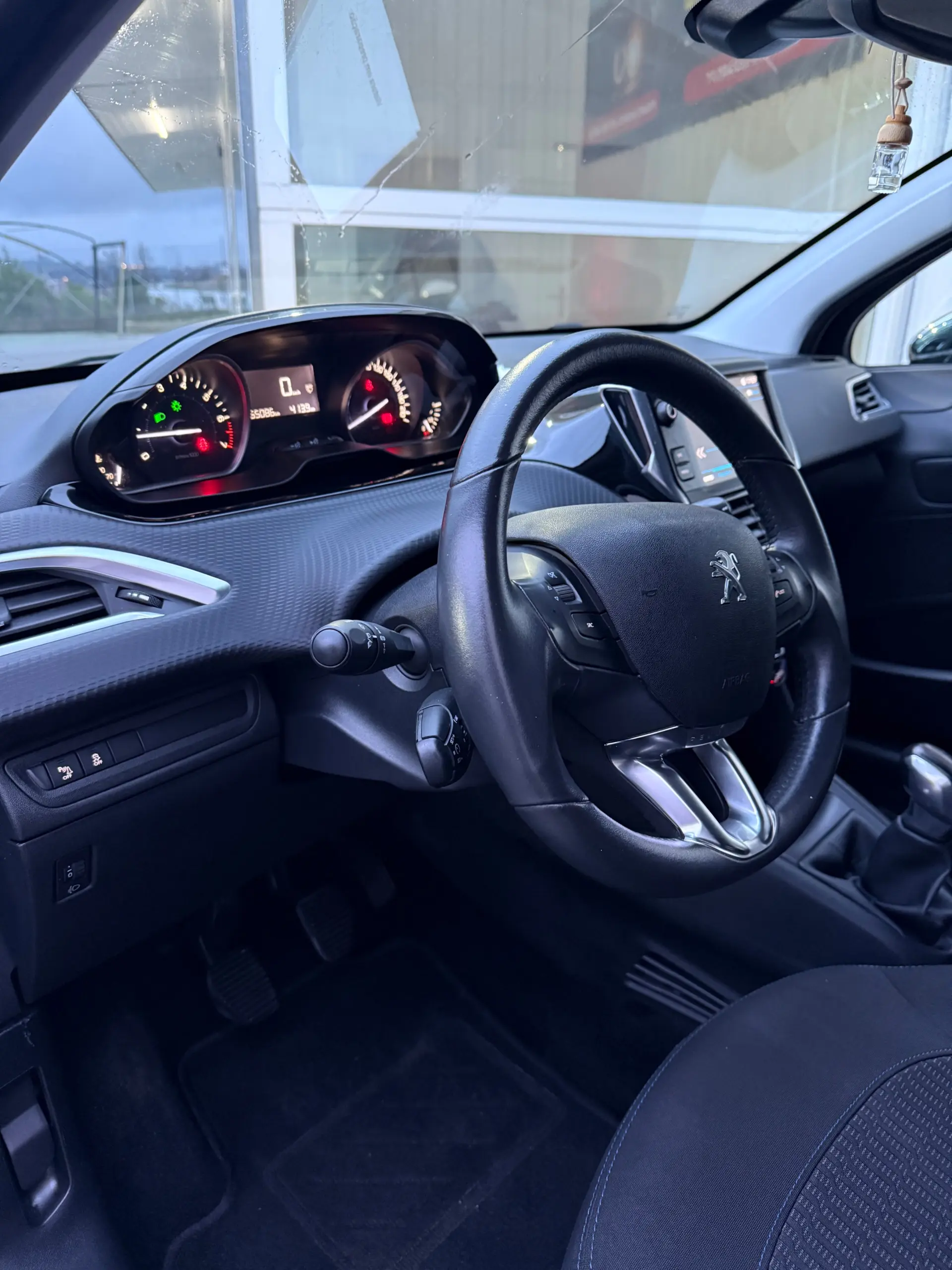 Peugeot 208 1.2 PureTech Style 8