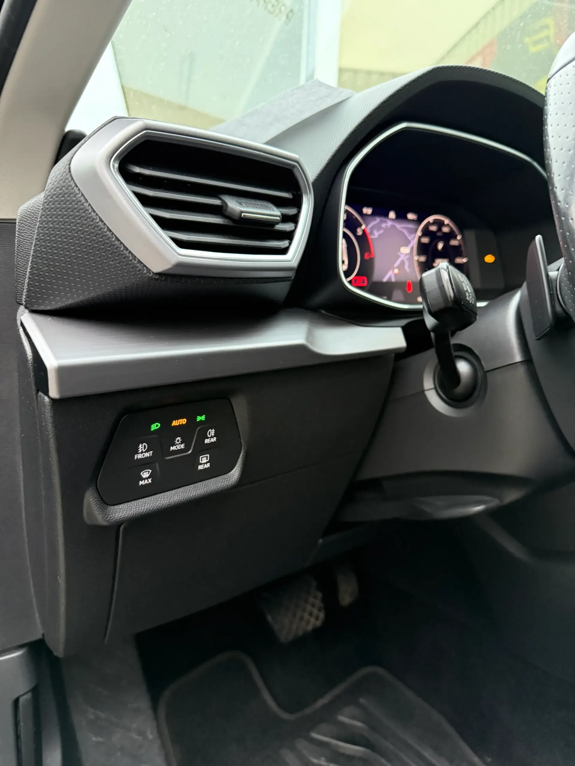 SEAT Leon ST 2.0 TDI FR DSG 13