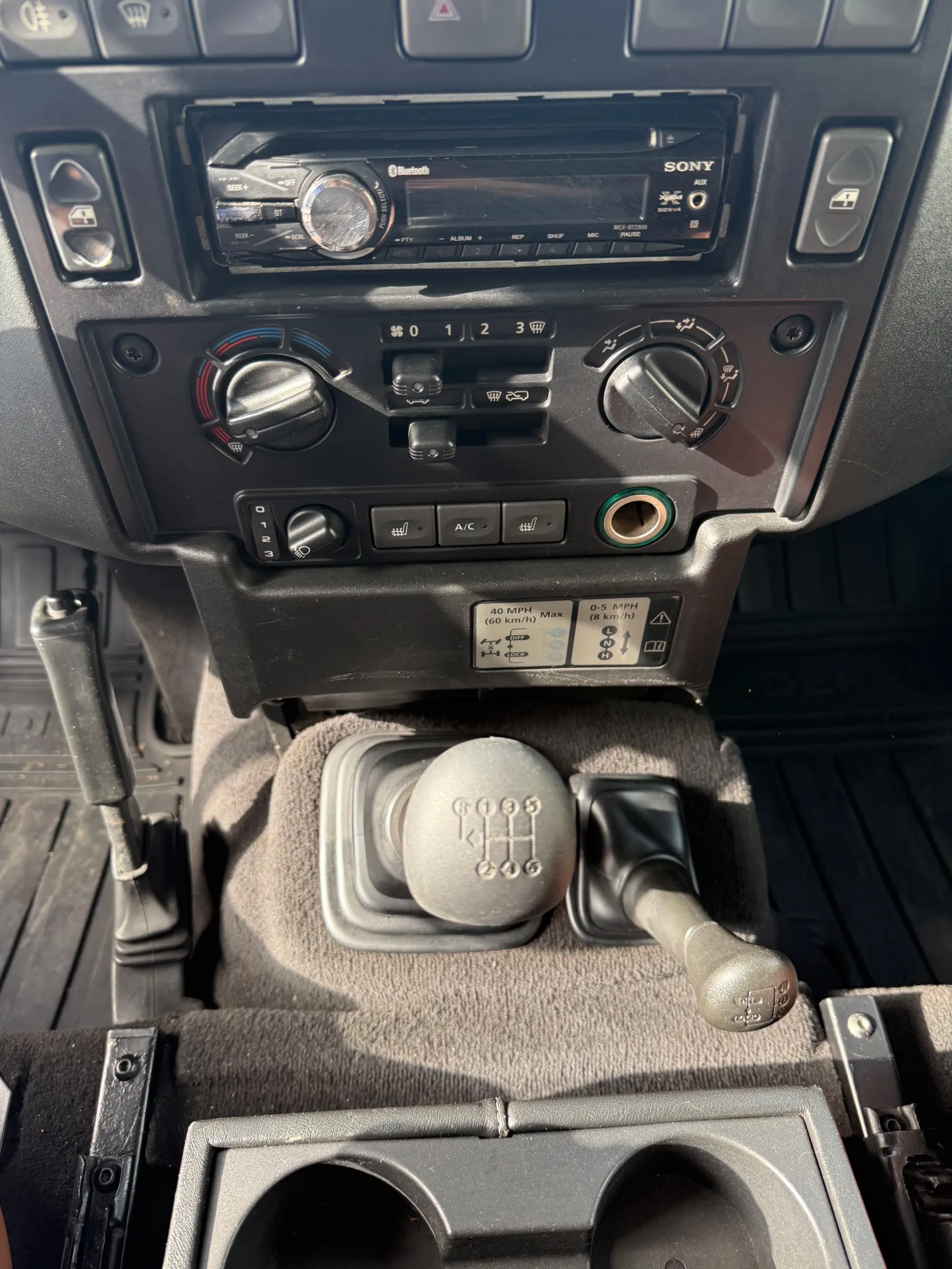 Land Rover Defender 13