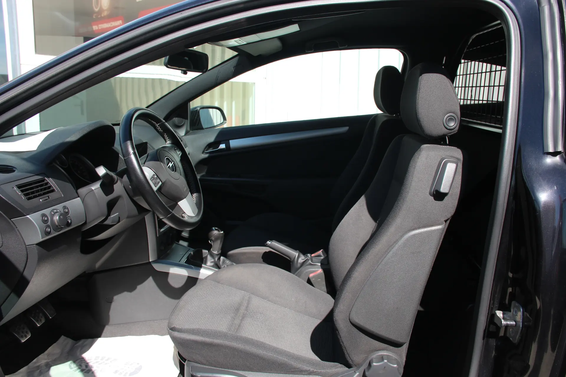 Opel Astra GTC 1.9 CDTI 6