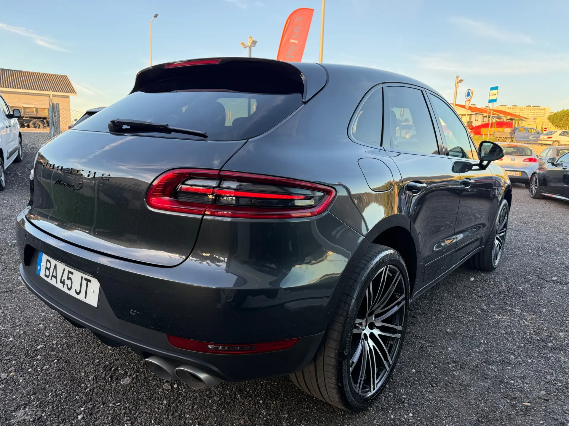 Porsche Macan S 11
