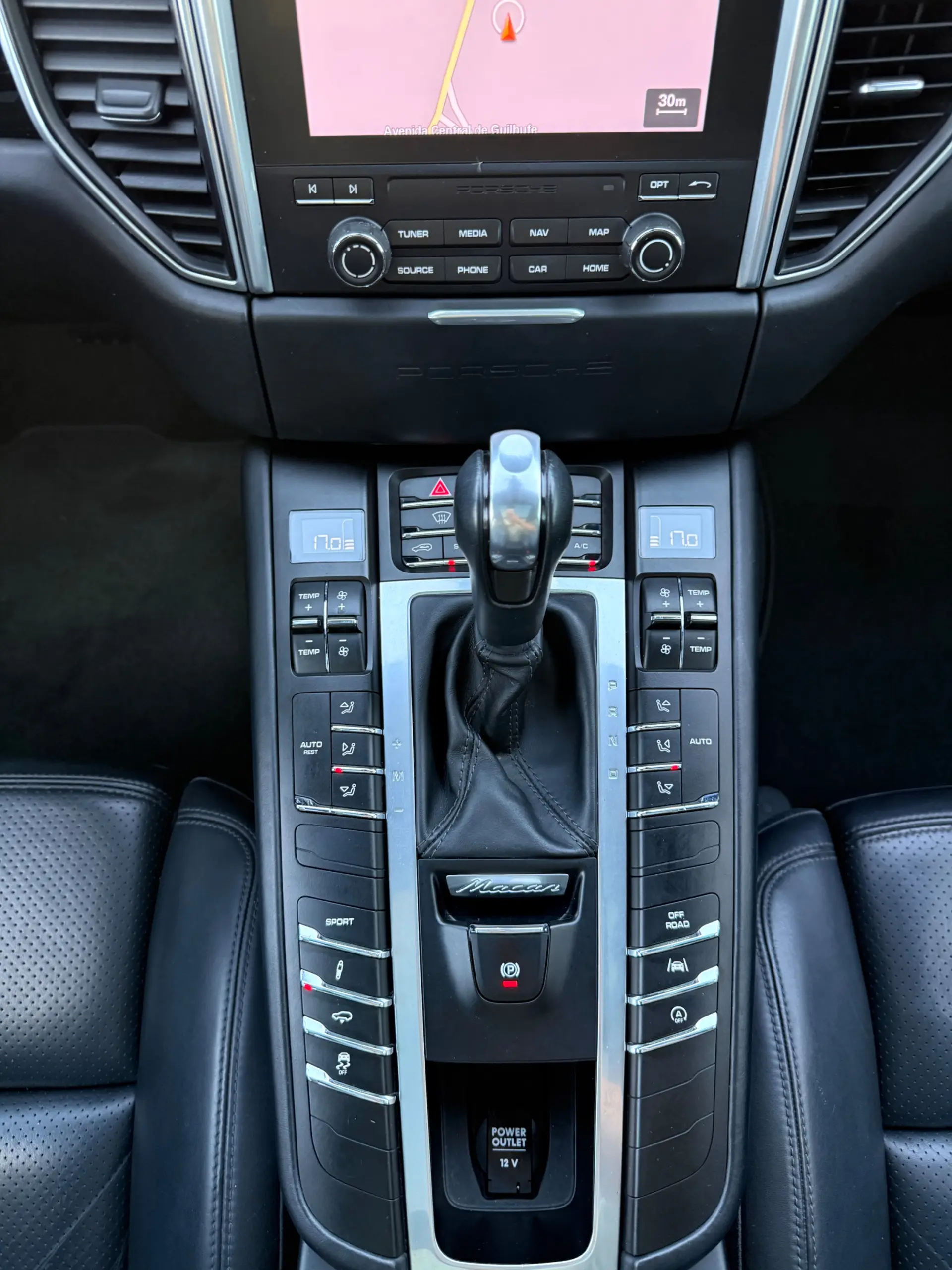 Porsche Macan S 25
