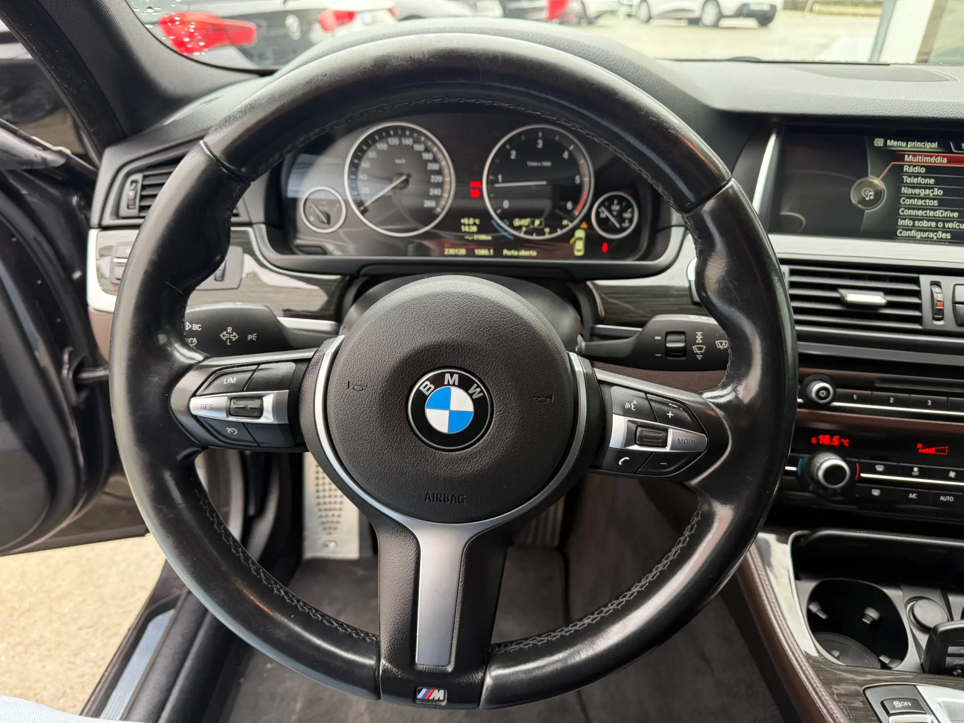 BMW 525 d Pack M Auto 10