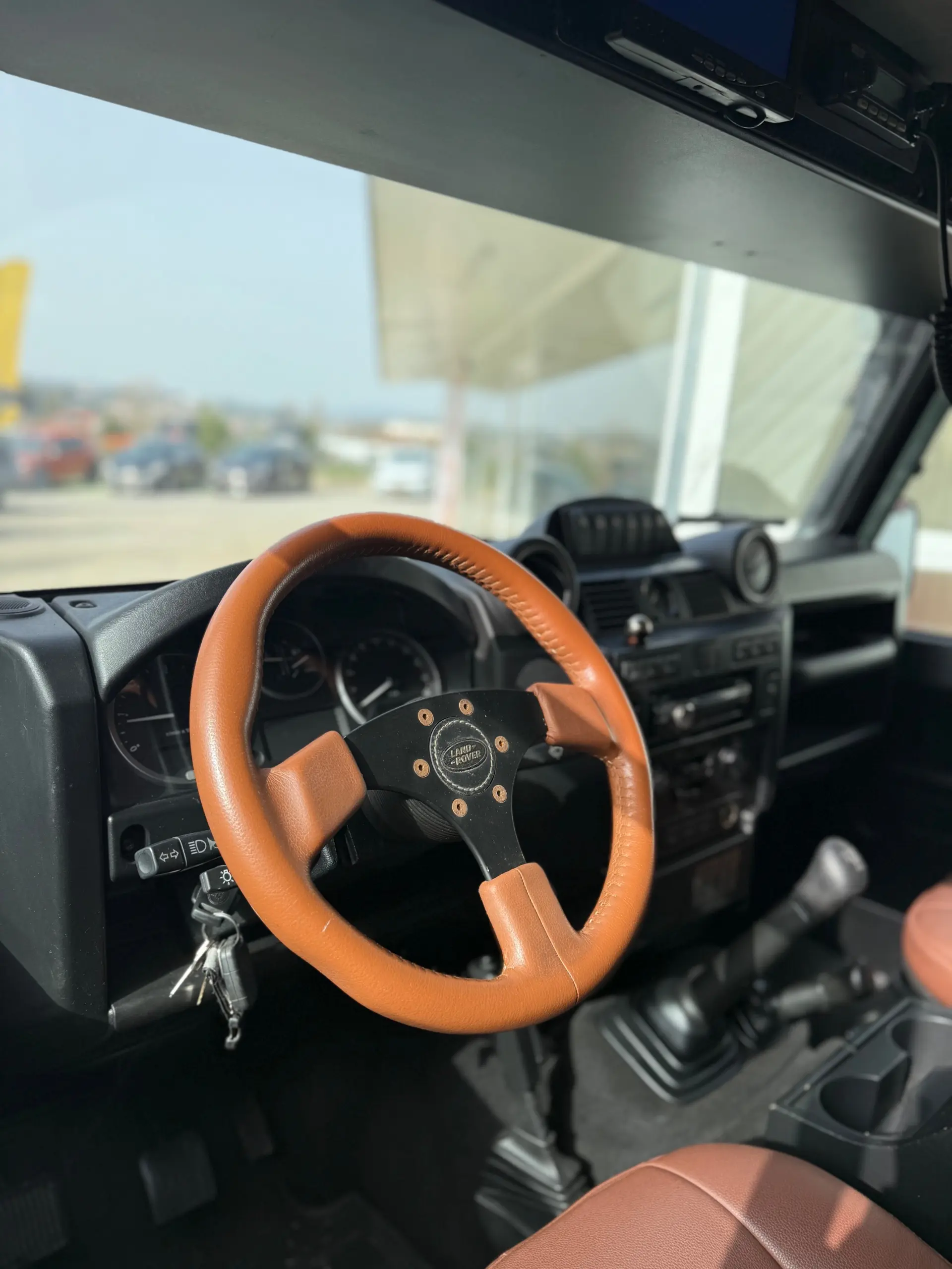 Land Rover Defender 5