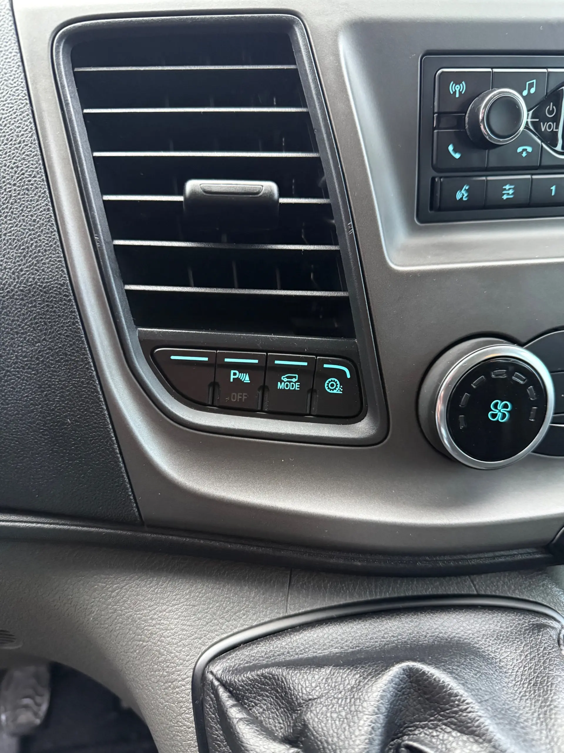 Ford Transit 330 L3 2.0 TDCi H2 Trend Antepara 13