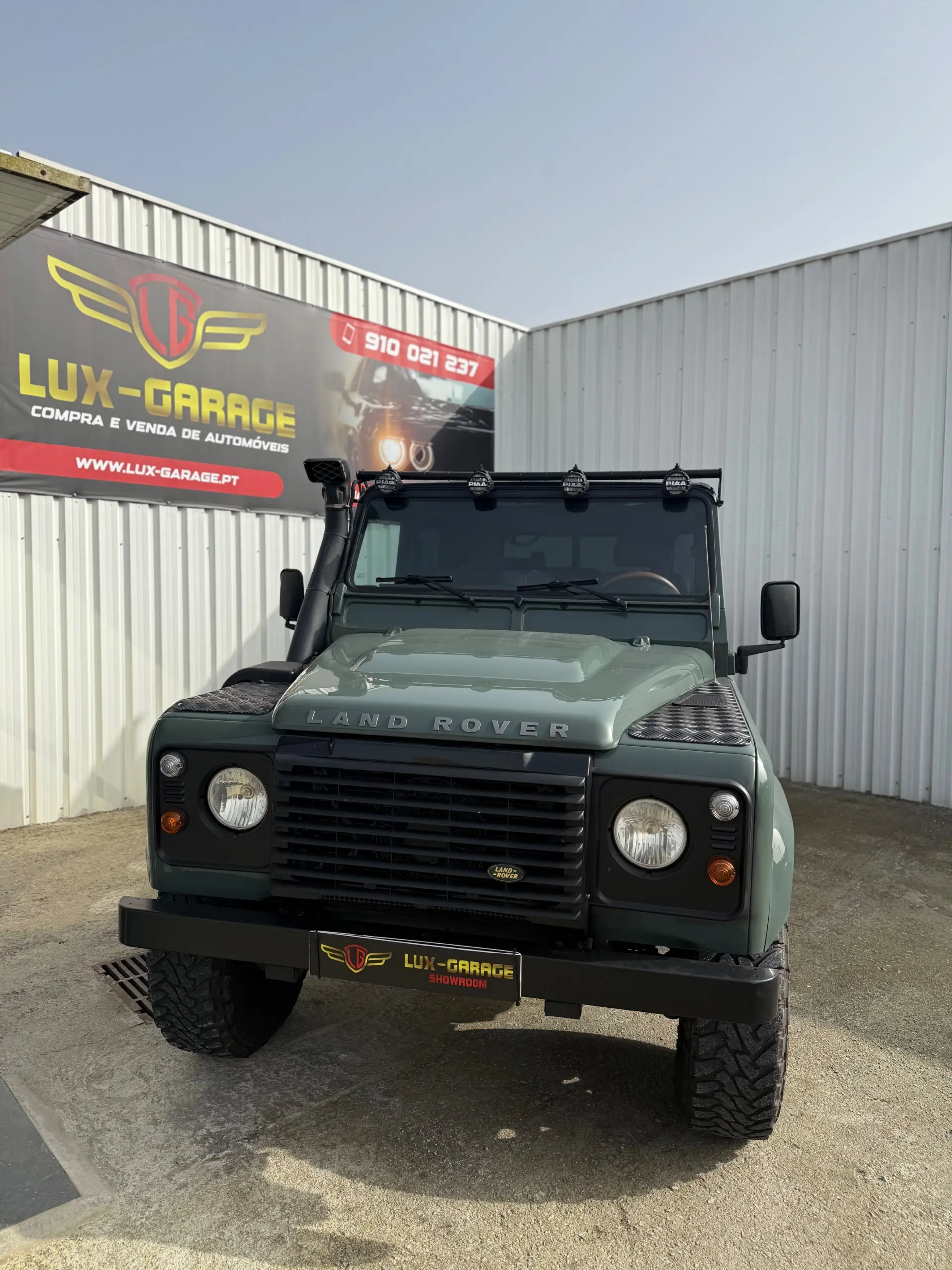 Land Rover Defender 2