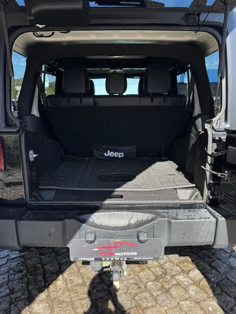 Jeep Wrangler Unlimited 2.8 CRD Sahara AT 7