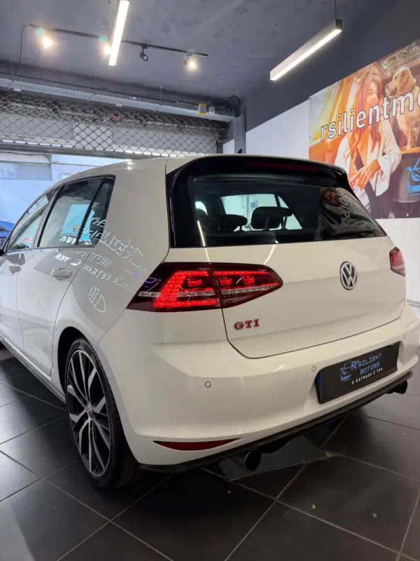Volkswagen Golf Outro 9