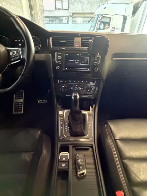 Volkswagen Golf Outro 17