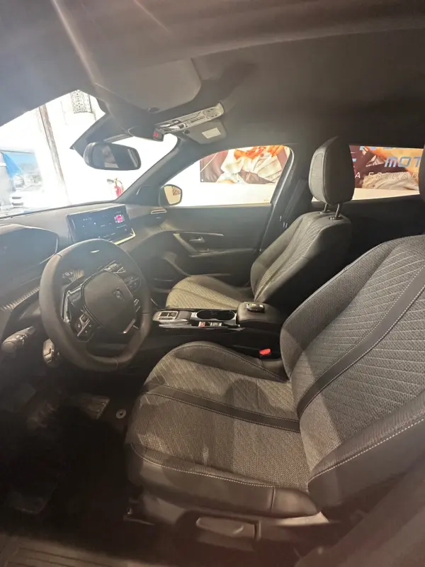 Peugeot e-2008 Allure 15
