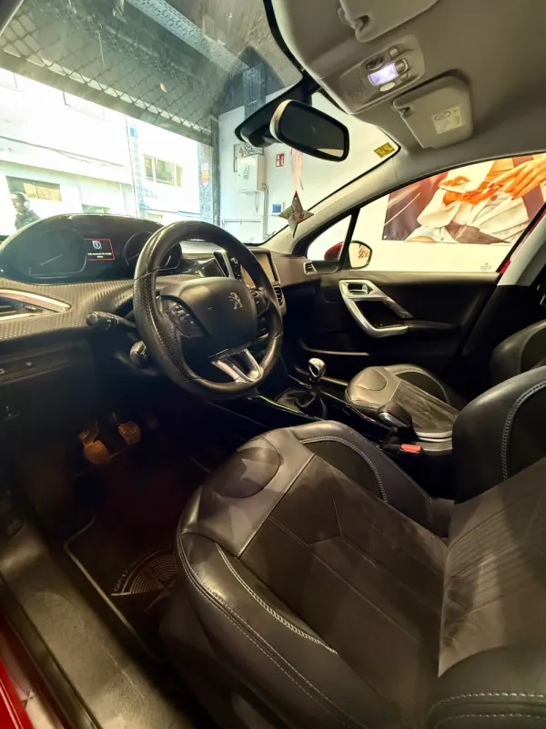 Peugeot 2008 1.2 PureTech Allure 11