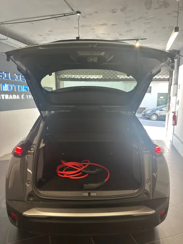 Peugeot e-2008 Allure 14