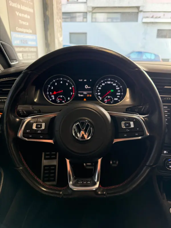 Volkswagen Golf Outro 18