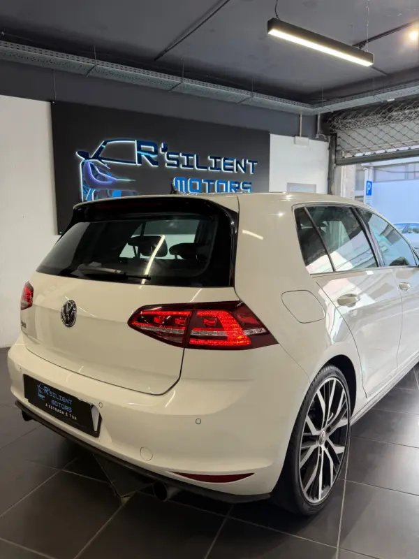Volkswagen Golf Outro 6