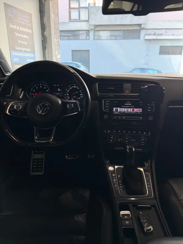 Volkswagen Golf Outro 19