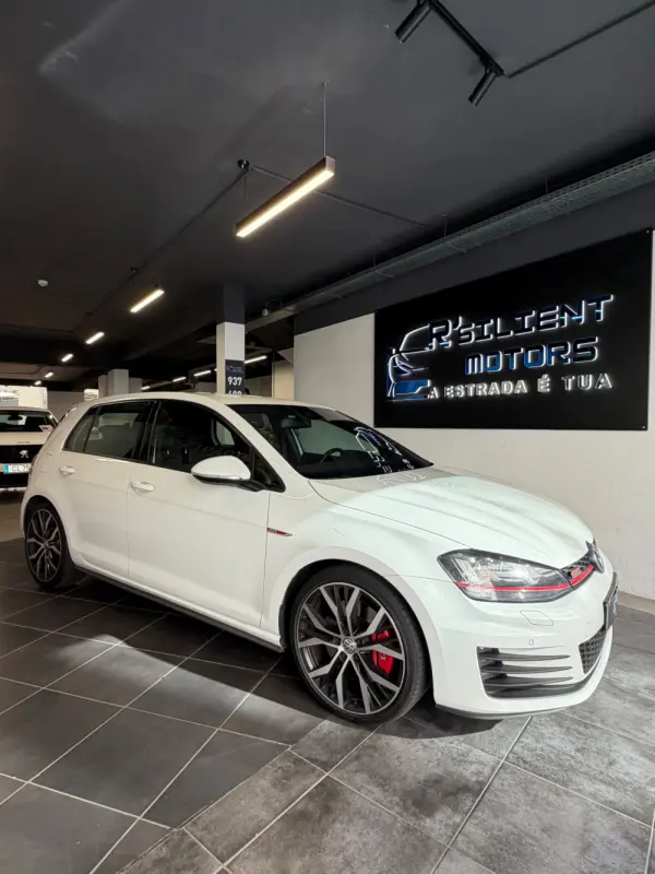 Volkswagen Golf Outro 3