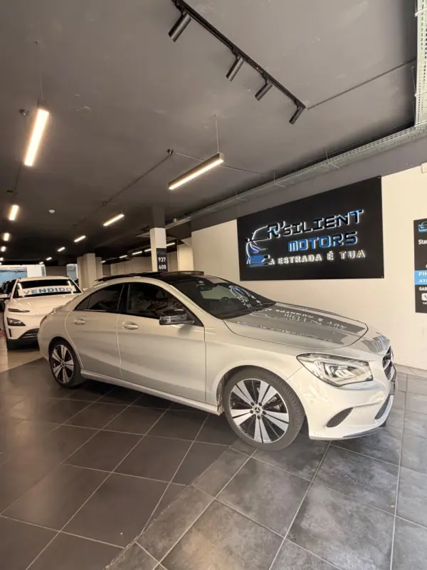 Mercedes-Benz CLA 180 Outro 4
