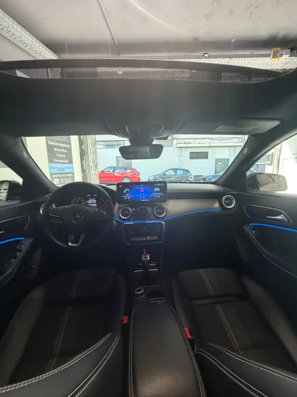 Mercedes-Benz CLA 180 Outro 9