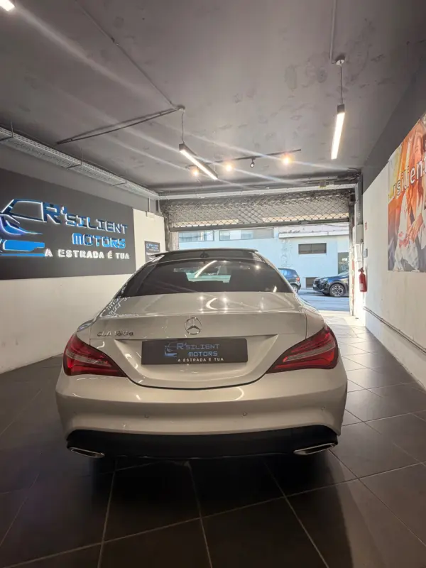 Mercedes-Benz CLA 180 Outro 13