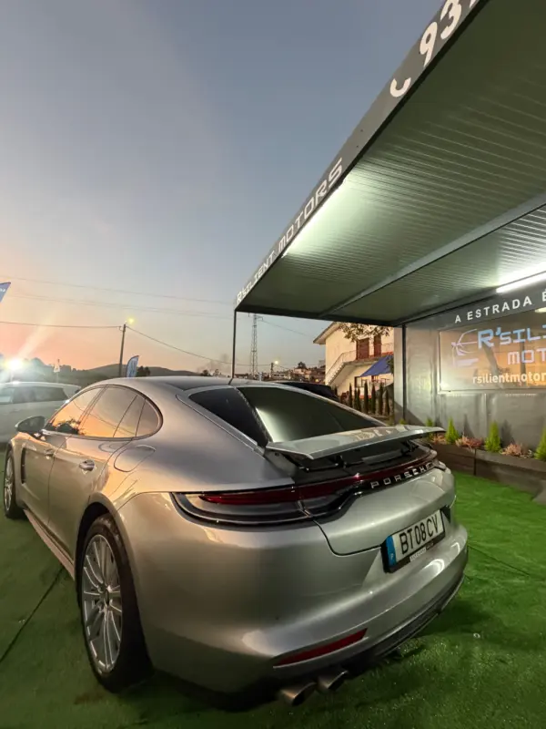Porsche Panamera 4 E-Hybrid 8