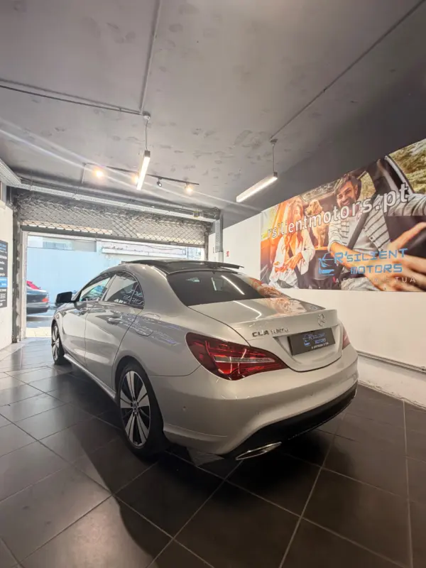 Mercedes-Benz CLA 180 Outro 14