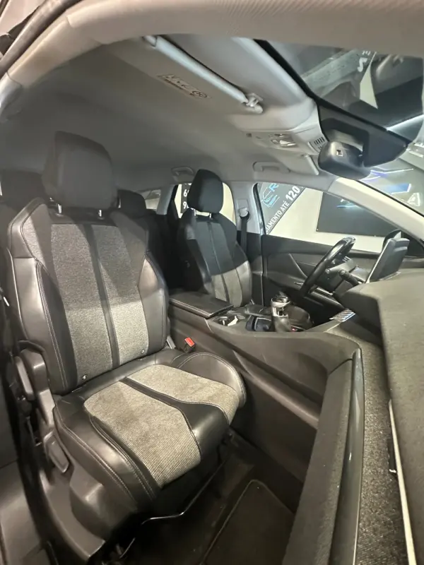 Peugeot 3008 1.2 PureTech Allure Pack 17