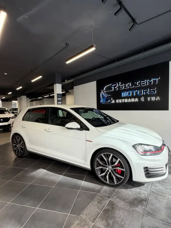 Volkswagen Golf Outro 4