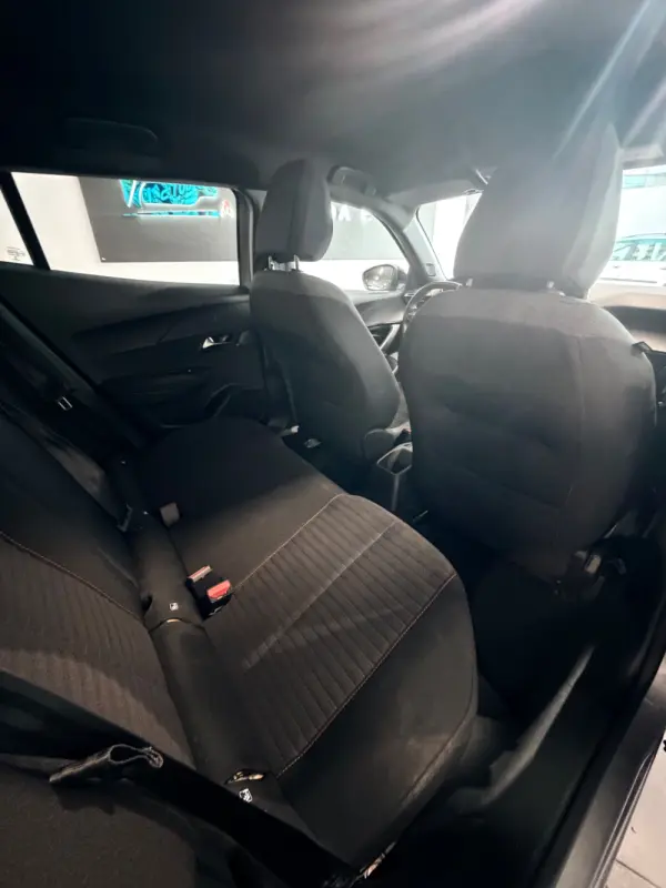 Peugeot 2008 1.2 PureTech Active Pack 21