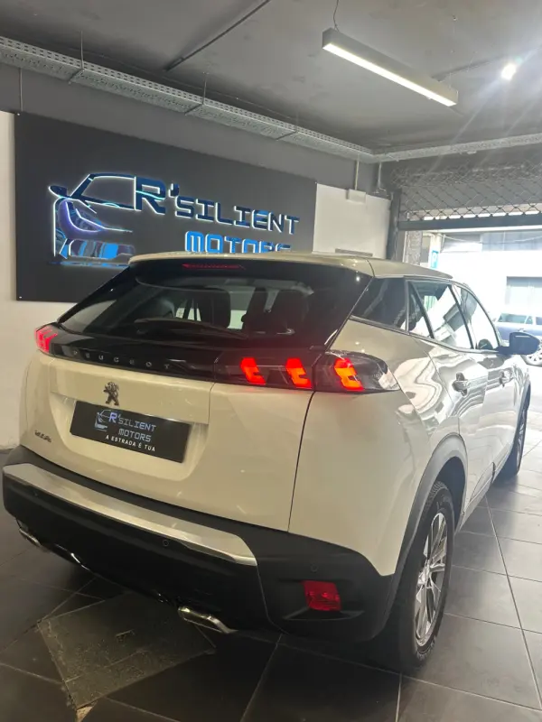 Peugeot 2008 1.2 PureTech Active Pack EAT8 6