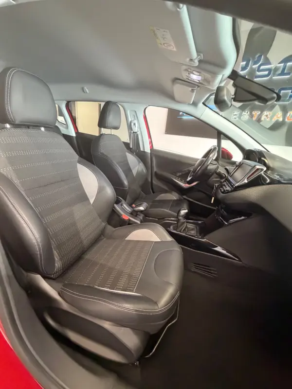 Peugeot 2008 1.2 PureTech Style 10