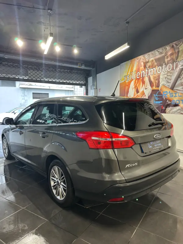 Ford Focus SW 1.5 TDCi EcoBlue Titanium 9