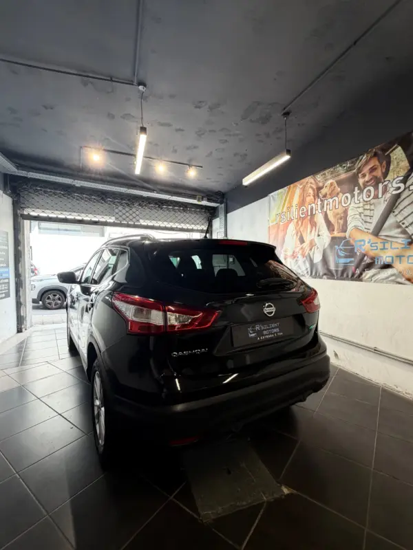 Nissan Qashqai 1.5 dCi N-Connecta Business 6
