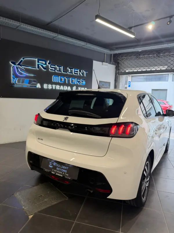Peugeot 208 1.2 PureTech Allure Pack 7