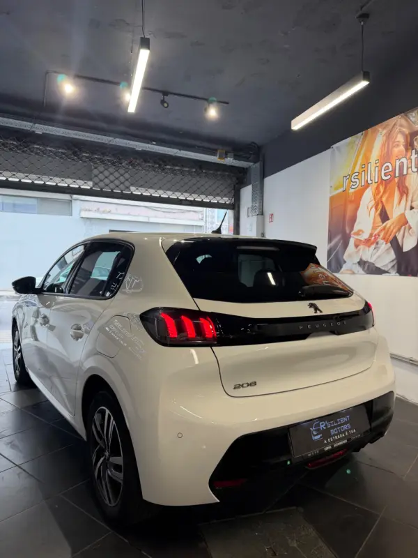 Peugeot 208 1.2 PureTech Allure Pack 8