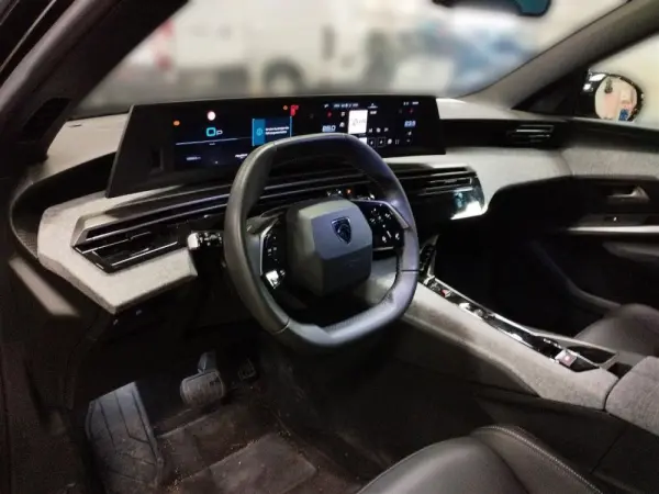 Peugeot 3008 1.6 Plug-in Hybrid Allure e-DCS7 6