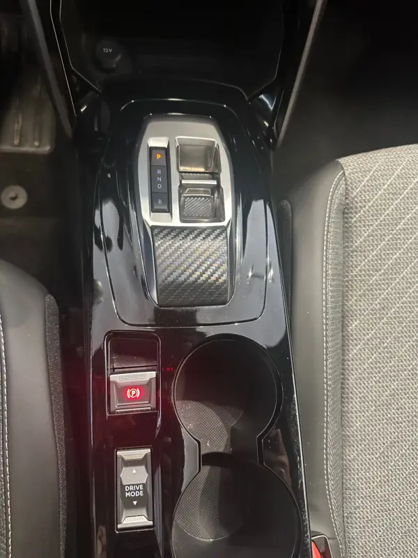Peugeot e-2008 Allure 27