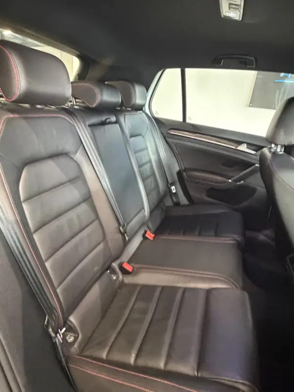 Volkswagen Golf Outro 15