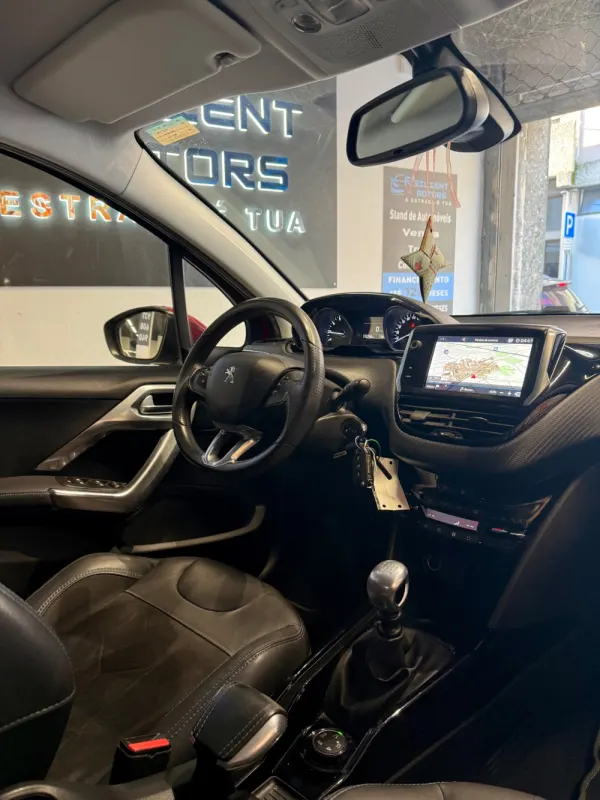 Peugeot 2008 1.2 PureTech Allure 18