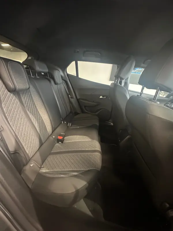 Peugeot e-2008 Allure 19