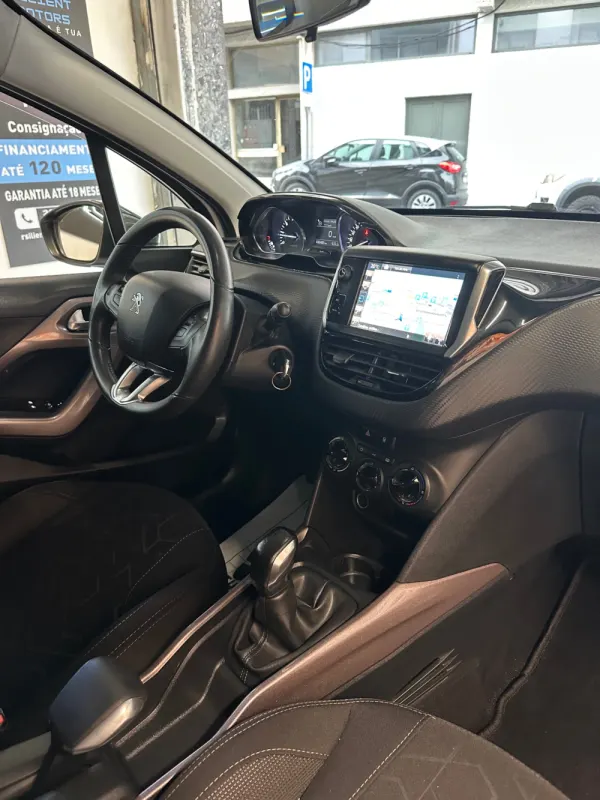 Peugeot 2008 1.2 PureTech Style 12
