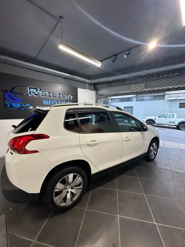 Peugeot 2008 1.2 PureTech Style 4
