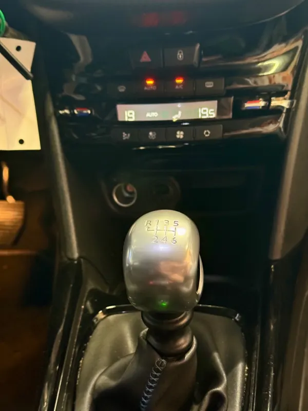 Peugeot 2008 1.2 PureTech Allure 23