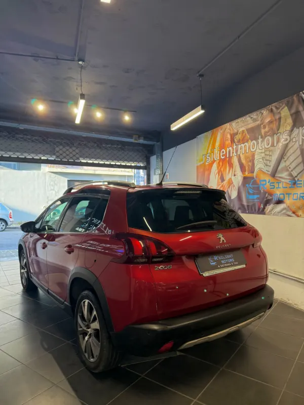 Peugeot 2008 1.2 PureTech Allure 8