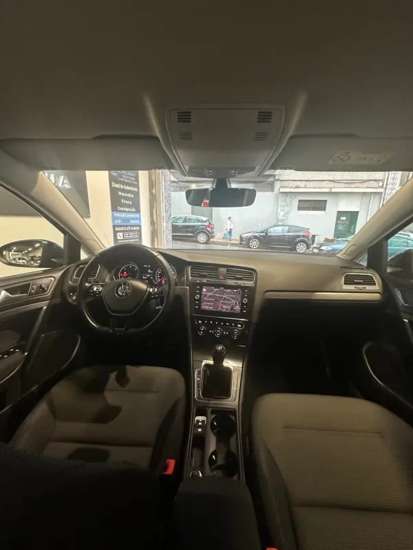 Volkswagen Golf 1.6 TDi BlueMotion Confortline 23