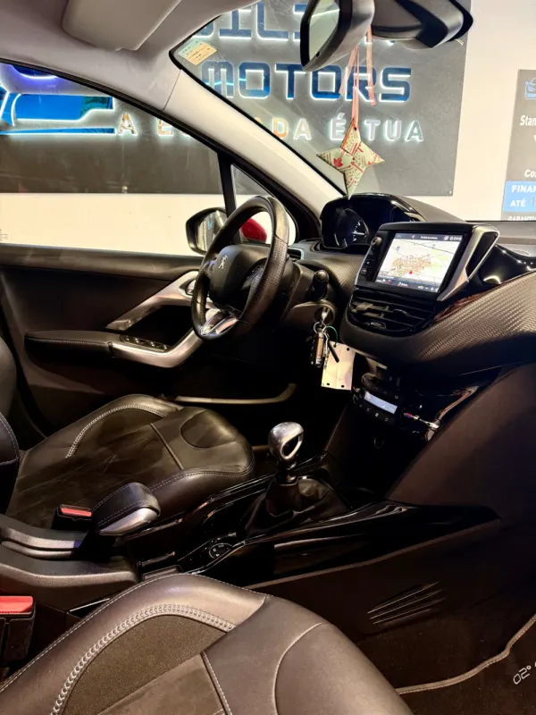 Peugeot 2008 1.2 PureTech Allure 21