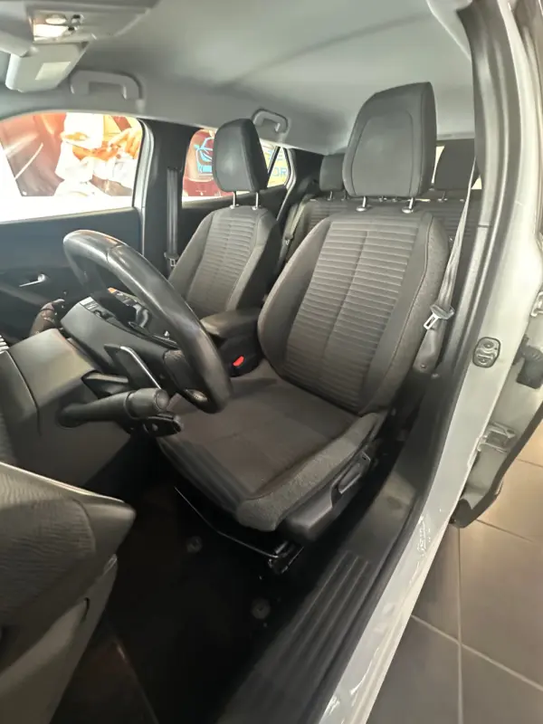 Peugeot 2008 1.2 PureTech Active Pack EAT8 16