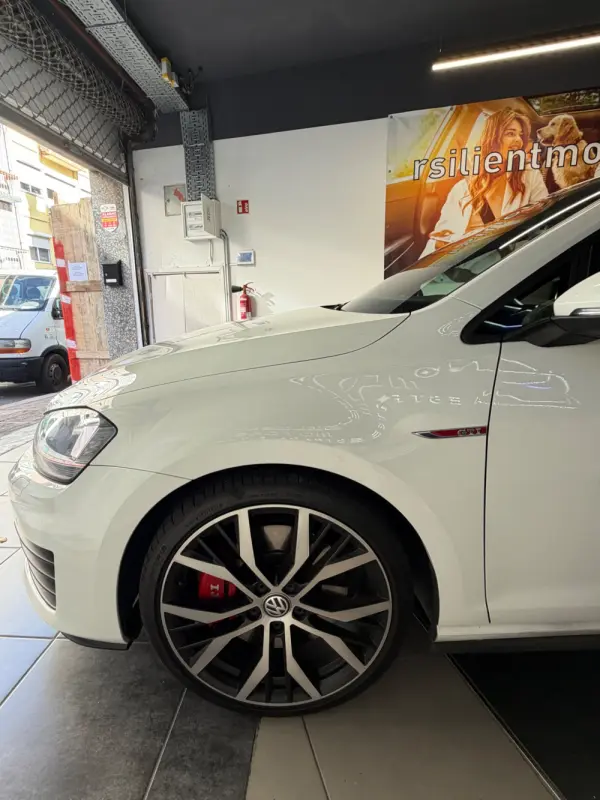 Volkswagen Golf Outro 12