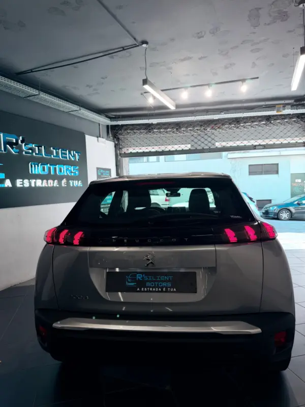 Peugeot 2008 1.2 PureTech Active Pack 8